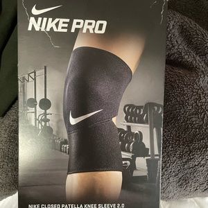 NIKE CLOSED PATELLA KNEE SLEEVE 2.0